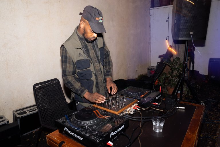 Photo on The Eyes and Ears Agency website