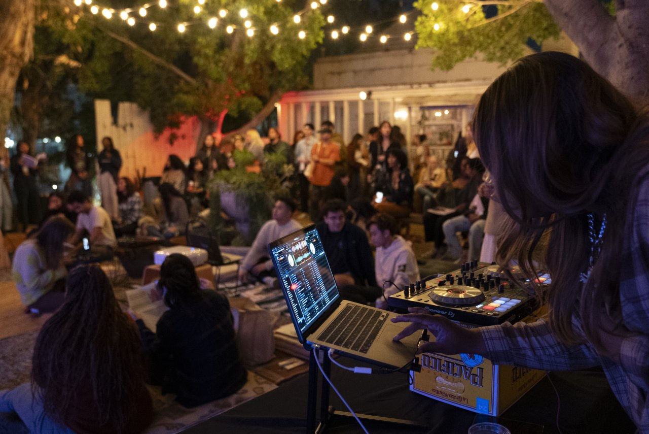 Photo on The Eyes and Ears Agency website