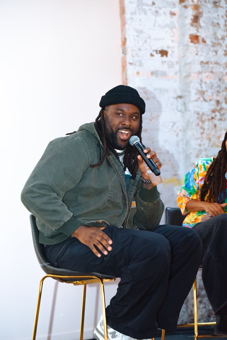 Photo on The Eyes and Ears Agency website